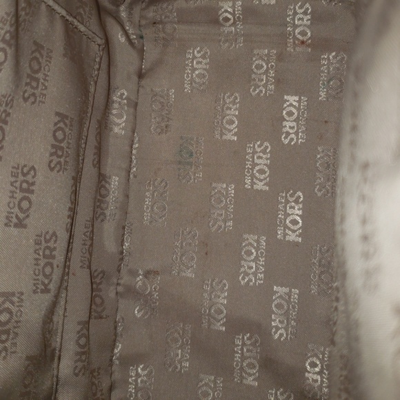 Michael Kors hand bag💁‍♀️💁‍♀️ - Picture 7 of 7